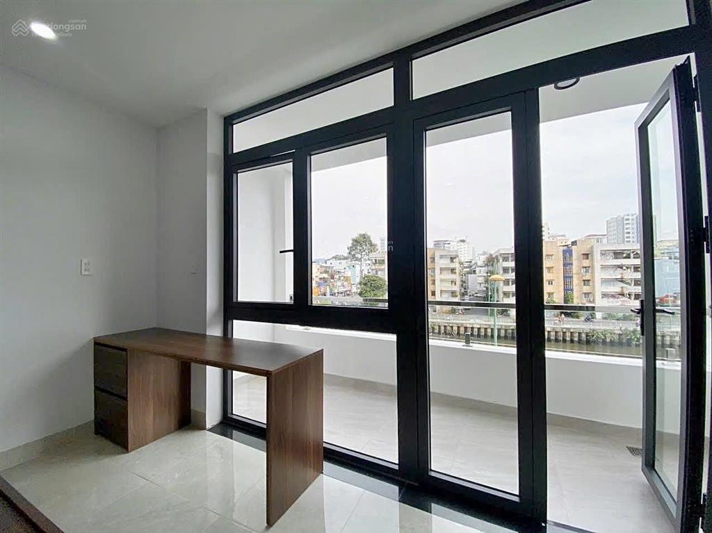 Cho thuê căn hộ mới 100%, full nội thất, ban công, máy giặt riềng, gần toà nhà viettel