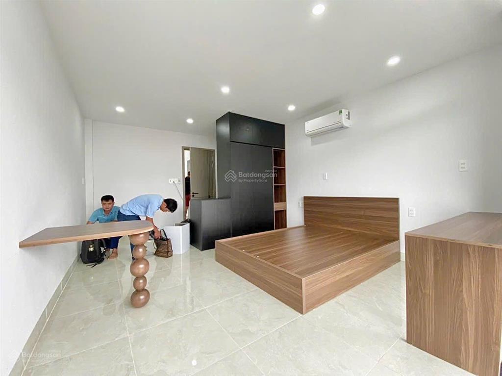 Cho thuê căn hộ mới 100%, full nội thất, ban công, máy giặt riềng, gần toà nhà viettel