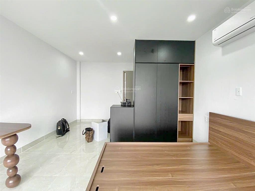 Cho thuê căn hộ mới 100%, full nội thất, ban công, máy giặt riềng, gần toà nhà viettel