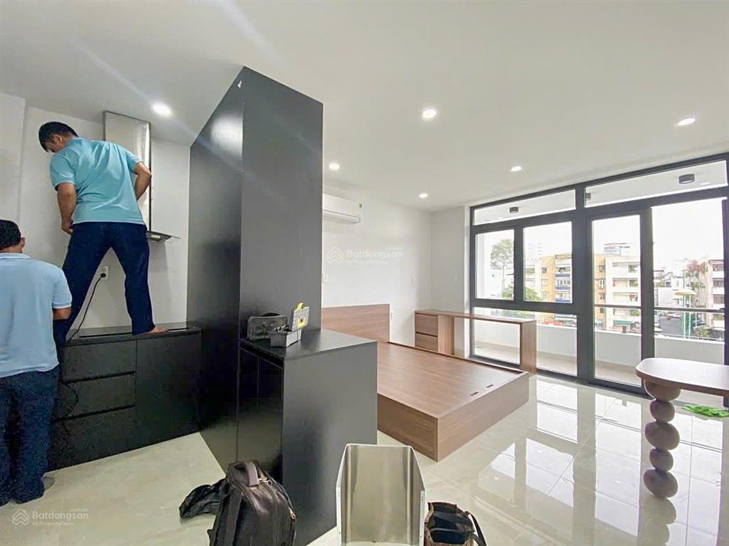 Cho thuê căn hộ mới 100%, full nội thất, ban công, máy giặt riềng, gần toà nhà viettel