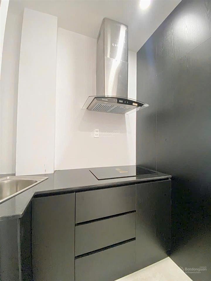 Cho thuê căn hộ mới 100%, full nội thất, ban công, máy giặt riềng, gần toà nhà viettel