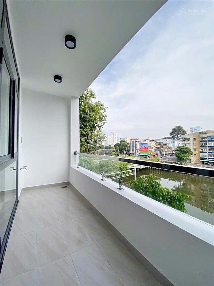 Cho thuê căn hộ mới 100%, full nội thất, ban công, máy giặt riềng, gần toà nhà viettel