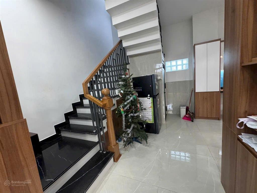 Nhà đẹp 3 tầng mặt tiền hơn 6m đường củ chi cách bãi tắm chỉ 400m giá 7,8 tỷ