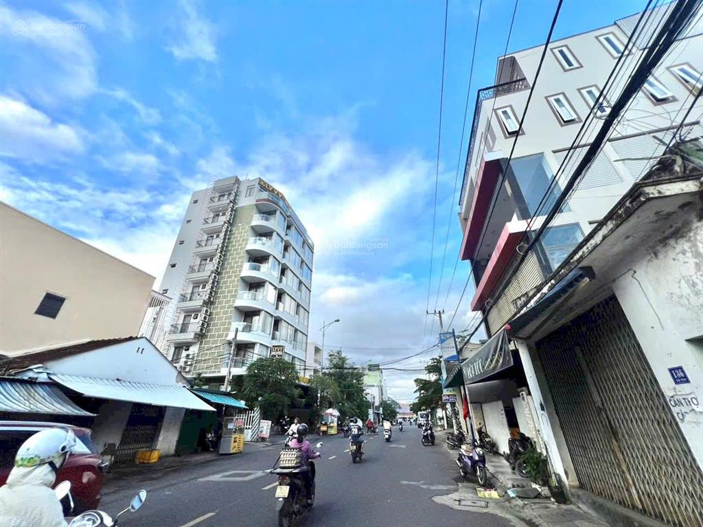 Nhà đẹp 3 tầng mặt tiền hơn 6m đường củ chi cách bãi tắm chỉ 400m giá 7,8 tỷ