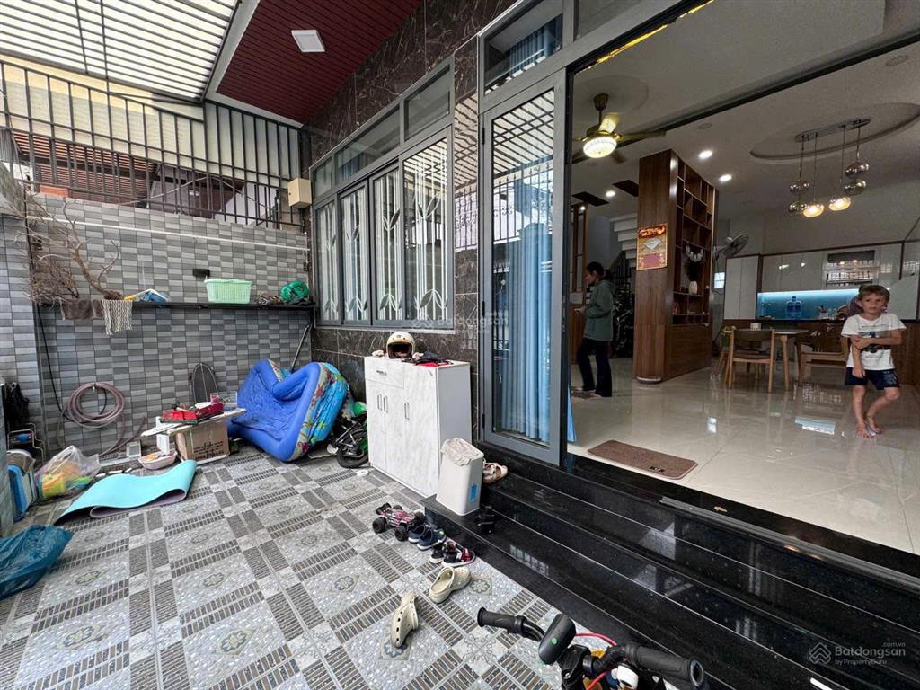 Nhà đẹp 3 tầng mặt tiền hơn 6m đường củ chi cách bãi tắm chỉ 400m giá 7,8 tỷ