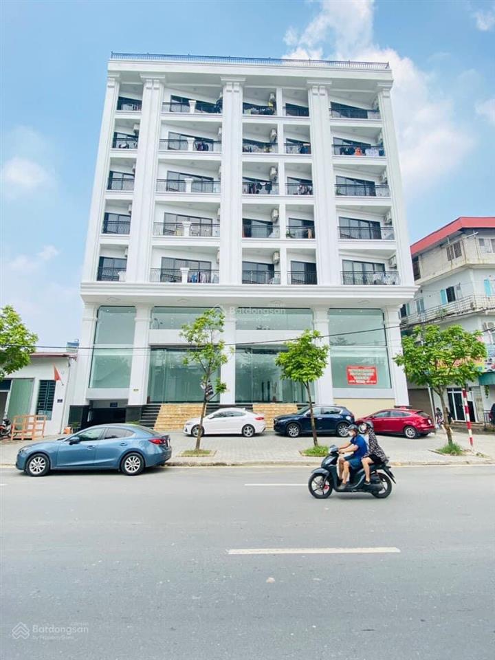 Trống phòng full đồ  ban công  mặt đường lớn ô tô đỗ cửa