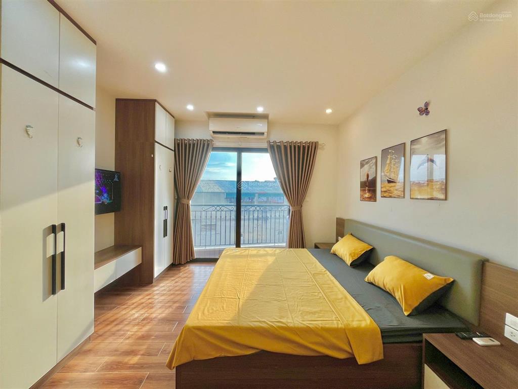 Trống phòng full đồ  ban công  mặt đường lớn ô tô đỗ cửa