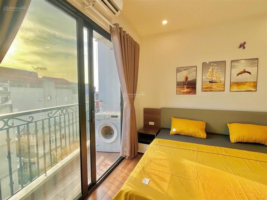 Trống phòng full đồ  ban công  mặt đường lớn ô tô đỗ cửa