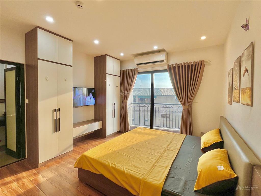 Trống phòng full đồ  ban công  mặt đường lớn ô tô đỗ cửa