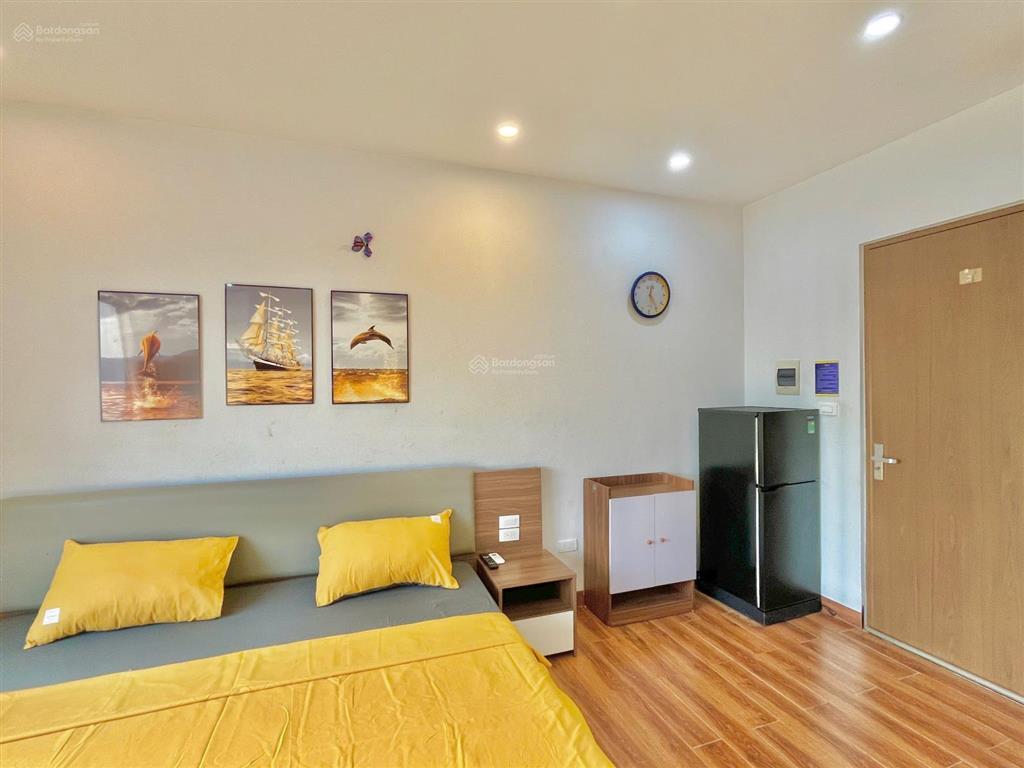 Trống phòng full đồ  ban công  mặt đường lớn ô tô đỗ cửa