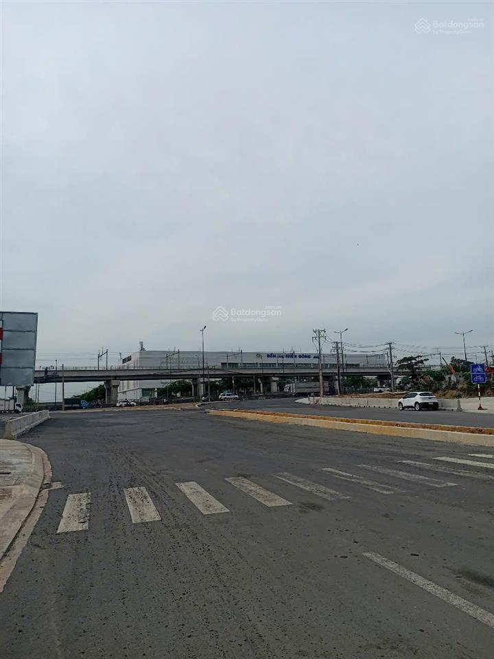 Đất mặt tiền cạnh làng đại học thủ đức xa lộ hà nội, diện tích 300m2, ngang 15m, chỉ 23 tỷ
