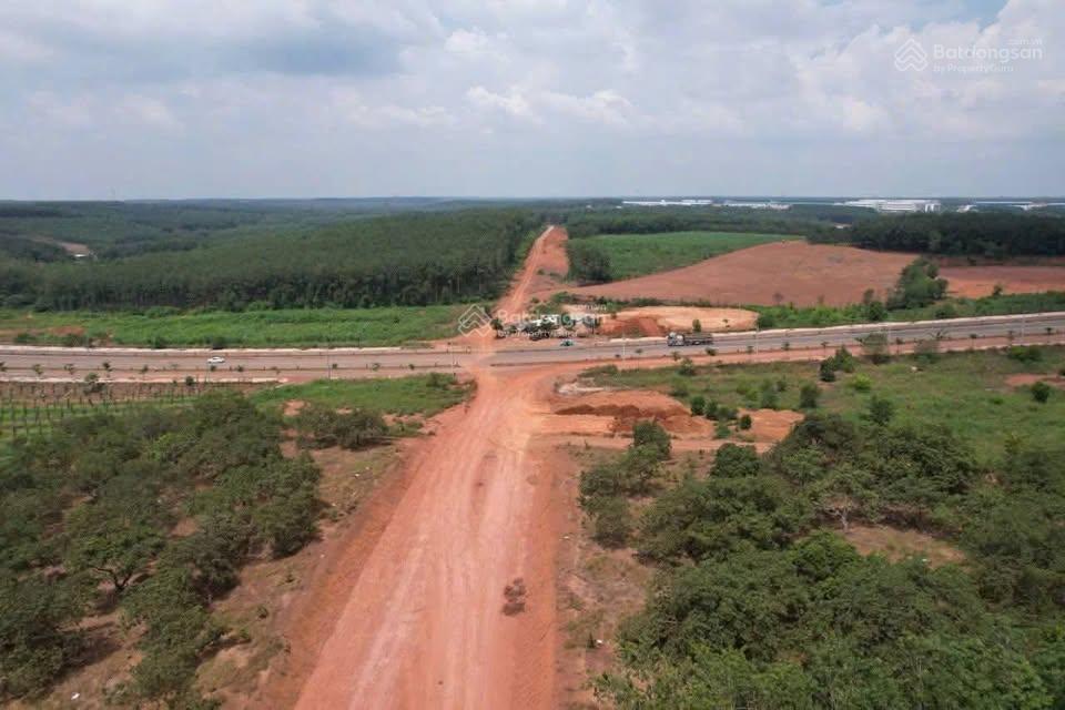 Nền diện tích lớn nhất xuyên tâm 318m2, cách kcn tân tiến 500met. bank hỗ trợ 60%