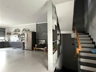 Biệt thự mini 3 tầng, giáp q6, 135m2, ngang bề thế 9m. giá 8 tỏi hơn