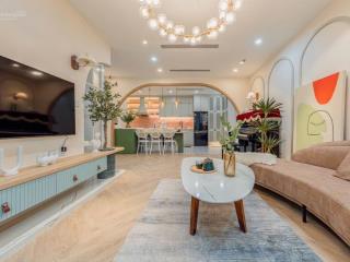 Cho thuê hoa hậu 3pn góc 104m2 toà s4 tầng trung  loại duy nhất phòng tắm có view