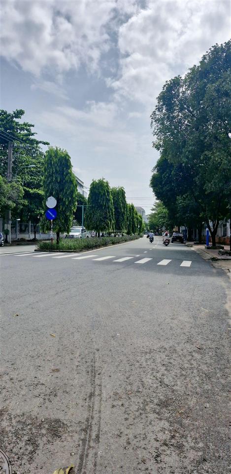 Bán nhà mặt tiền phước bình quận 9, gần global city 100m2, 3 tầng btct, 4pn vừa ở vừa kinh doanh