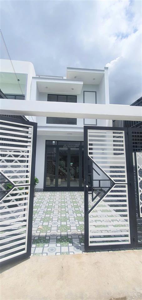 Nhà mới 2 tầng giáp tp. hcm tại xã long khê, cần đước (la) 4,5 x 22, 100 m2, ô tô sân nhà, shr
