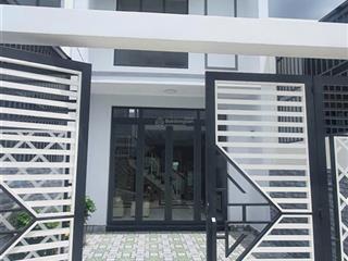 Nhà mới 2 tầng giáp tp. hcm  tại xã long khê, cần đước (la) 4,5 x 22, 100 m2, ô tô sân nhà, shr