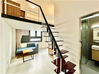 Phòng duplex  trang bị nội thất cao cấp, cửa sổ lớn ngay cầu công lý quận 3