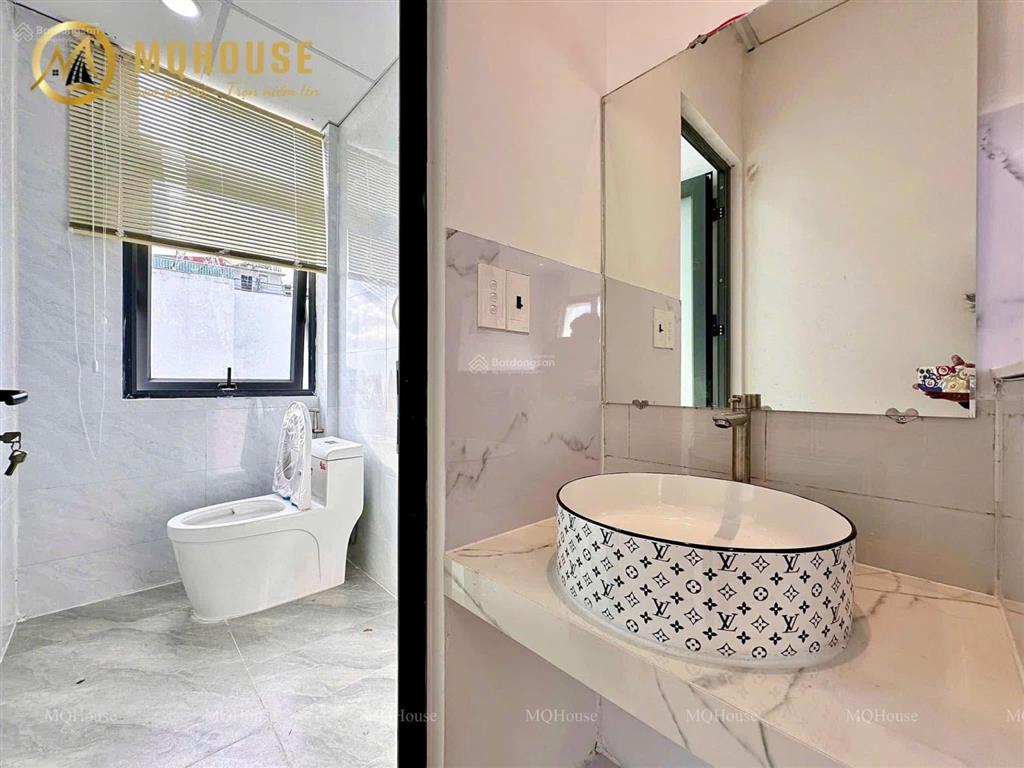 Cho thuê căn hộ 2pn ban công ngay hoà bình, luỹ bán bích, gần đầm sen  0703 992 ***