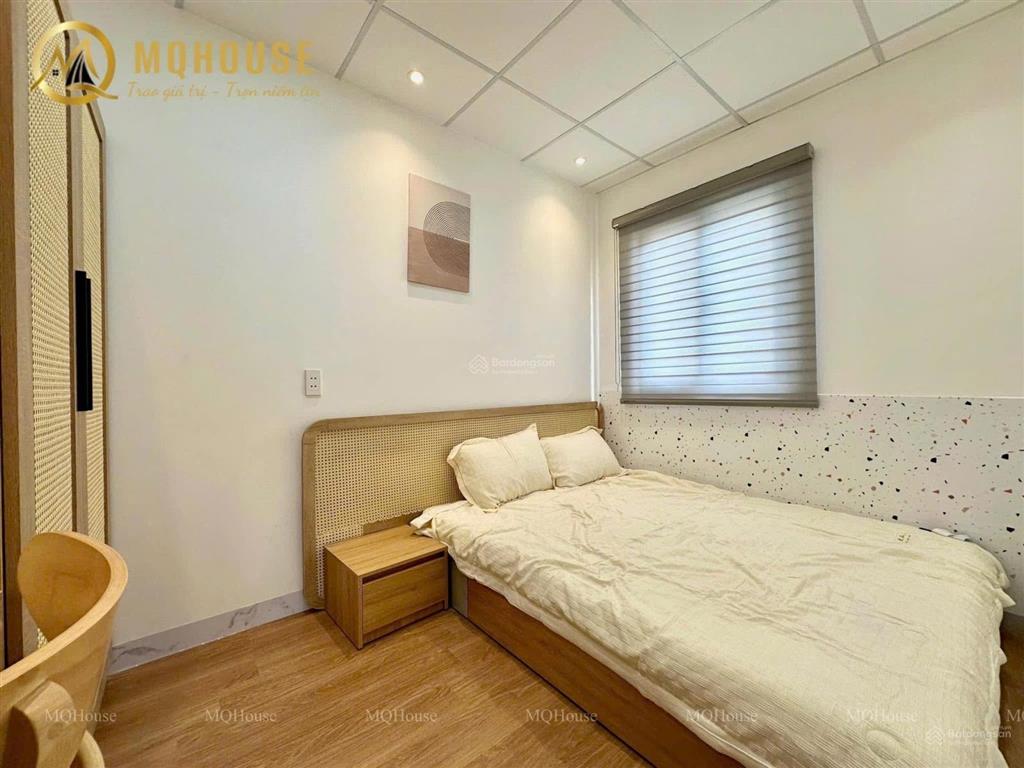 Cho thuê căn hộ 2pn ban công ngay hoà bình, luỹ bán bích, gần đầm sen  0703 992 ***