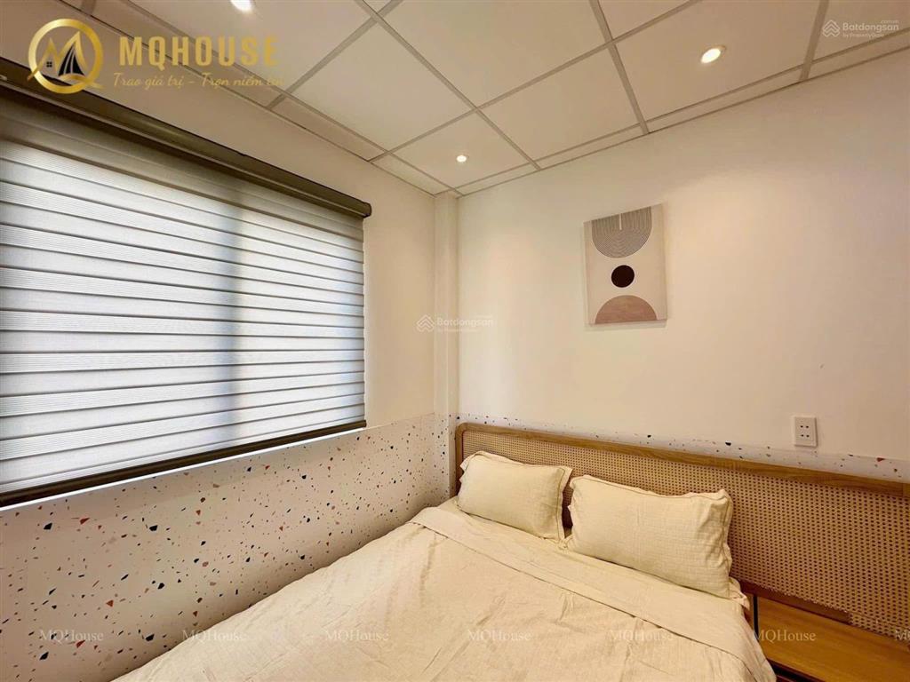 Cho thuê căn hộ 2pn ban công ngay hoà bình, luỹ bán bích, gần đầm sen  0703 992 ***