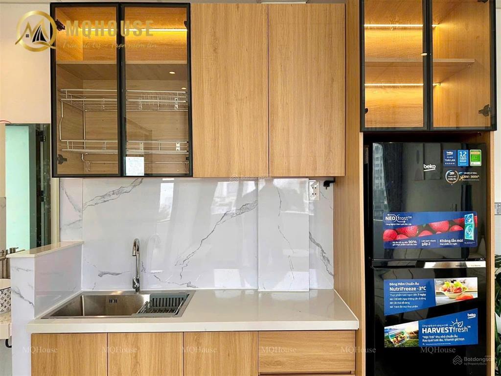 Cho thuê căn hộ 2pn ban công ngay hoà bình, luỹ bán bích, gần đầm sen  0703 992 ***