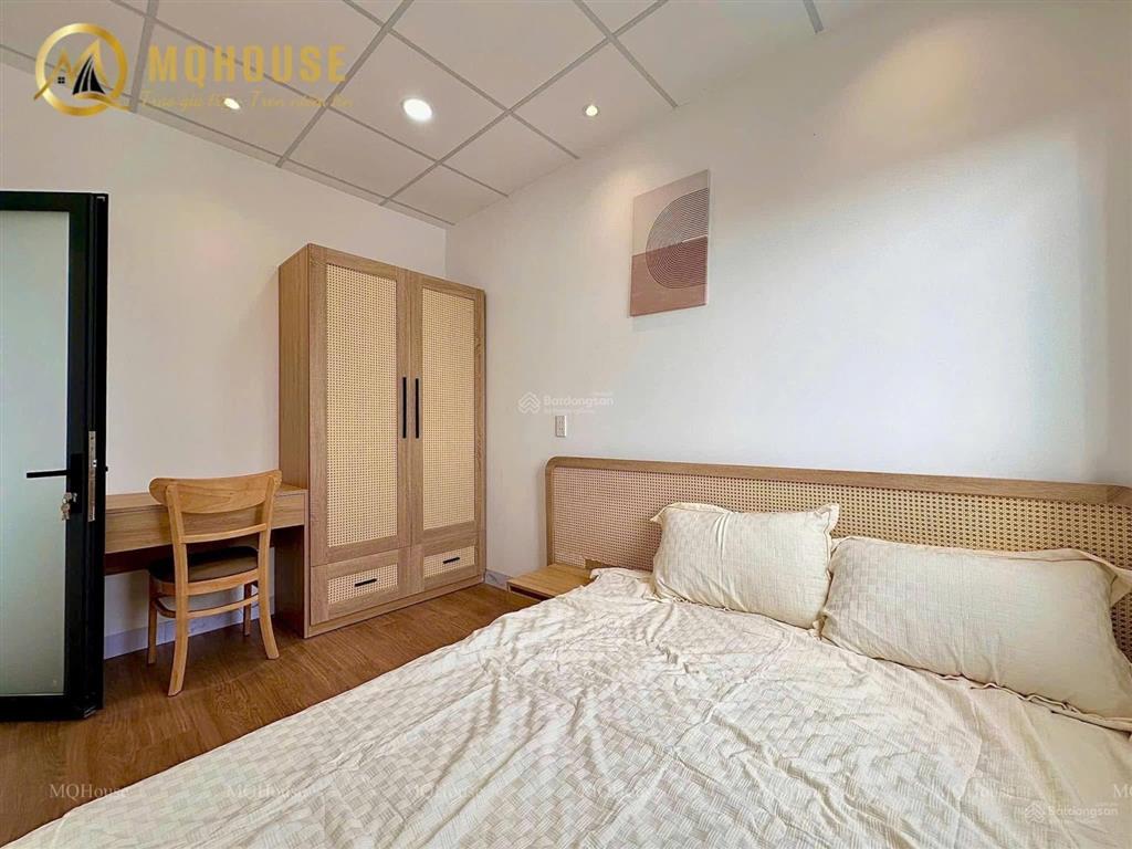 Cho thuê căn hộ 2pn ban công ngay hoà bình, luỹ bán bích, gần đầm sen  0703 992 ***