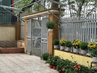 Cho thuê biệt thự số 2  bt8 bán đảo linh đàm, 500m2, giá 48 triệu/th, mt 13m, vỉa hè rộng 5m
