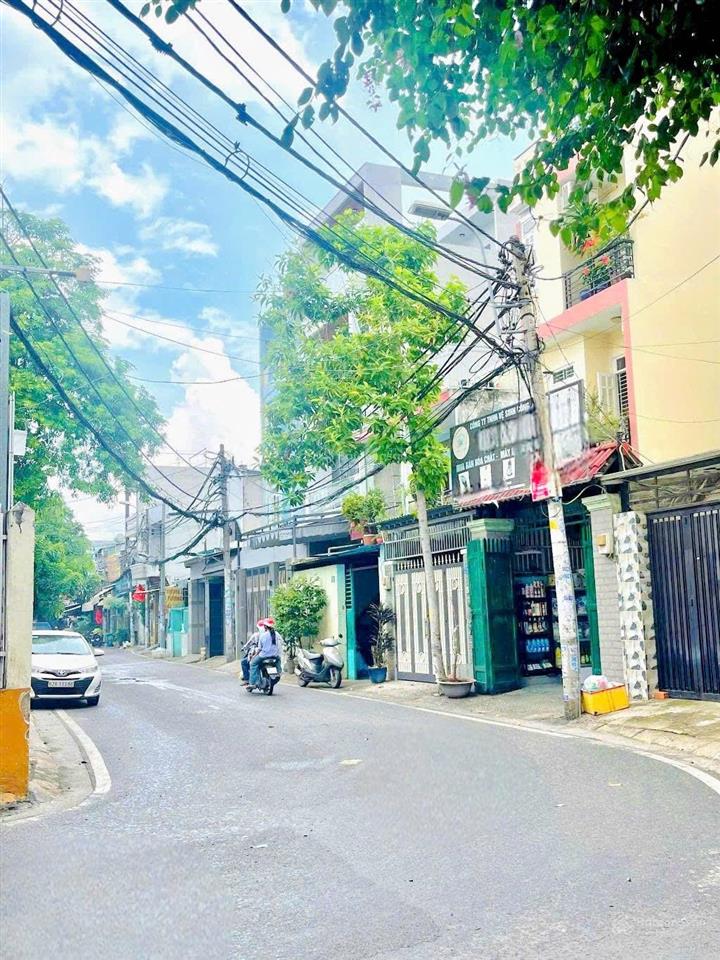 Hẻm 8m 1/ bình trị đông, giáp tân phú, q11, dt lớn 4,2x17,2 (nở hậu 7.5), khu cao tầng, dân trí