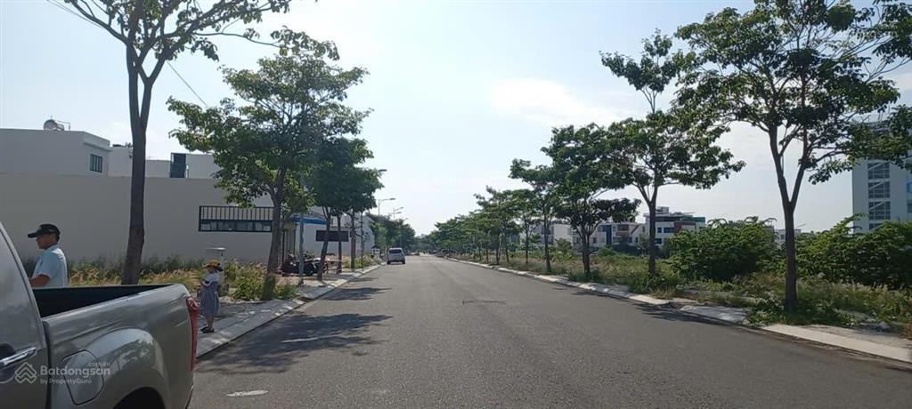 Bán đất mặt tiền phạm văn đồng ngang 11m dt (173,2m2) vĩnh hoà nha trang