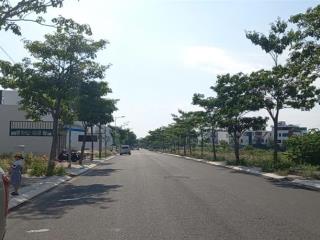 Bán đất mặt tiền phạm văn đồng  ngang 11m  dt (173,2m2)  vĩnh hoà  nha trang