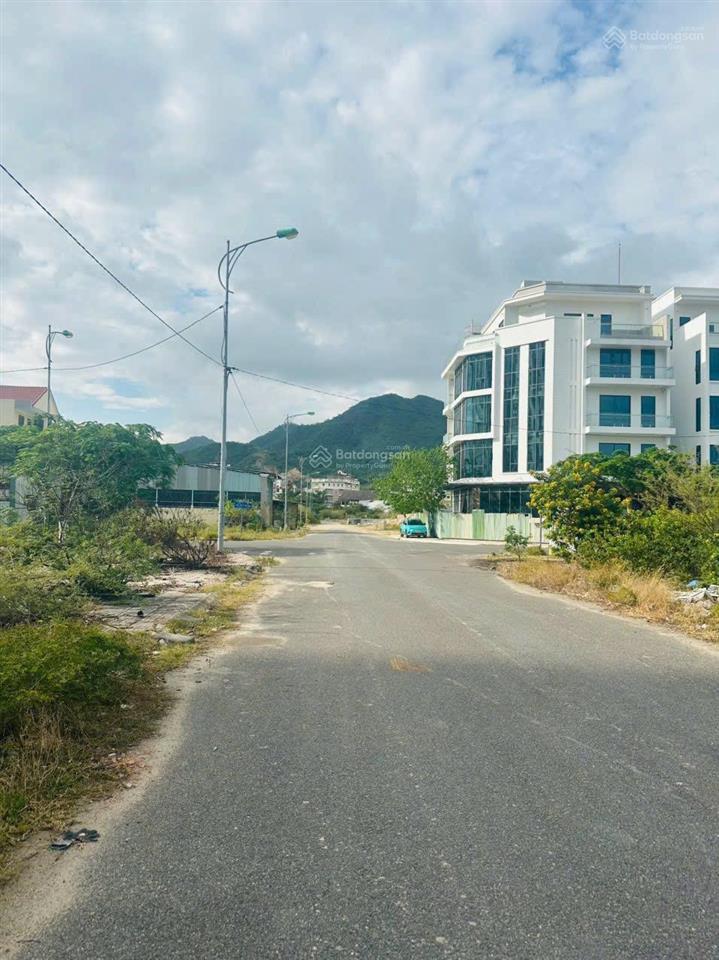 Bán lô đất biệt thự đường xuân thuỷ  bến du thuyền  vĩnh hoà  giá 58tr/m2