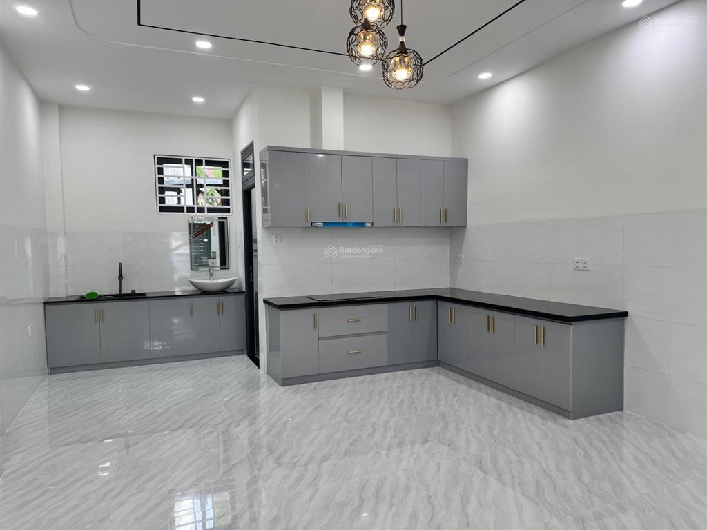 Bán nhà 3 tầng đường điện biên phủ(đường rộng 20m) vị trí kinh doanh  phường bắc nha trang