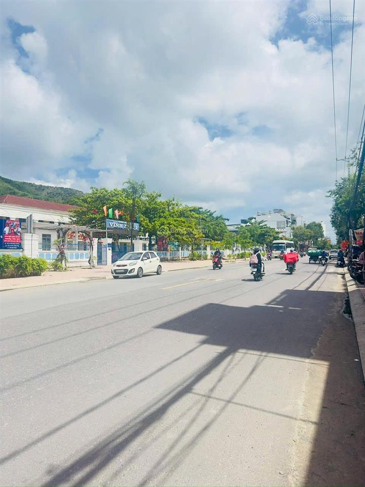 Bán nhà 3 tầng đường điện biên phủ(đường rộng 20m) vị trí kinh doanh  phường bắc nha trang
