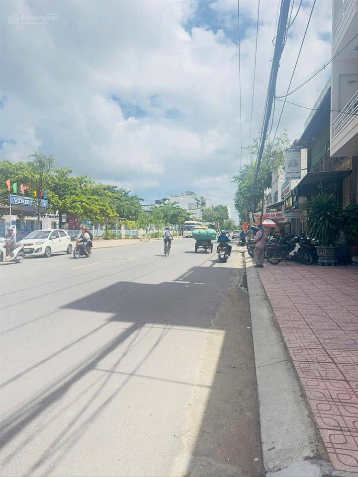 Bán nhà 3 tầng đường điện biên phủ(đường rộng 20m) vị trí kinh doanh  phường bắc nha trang