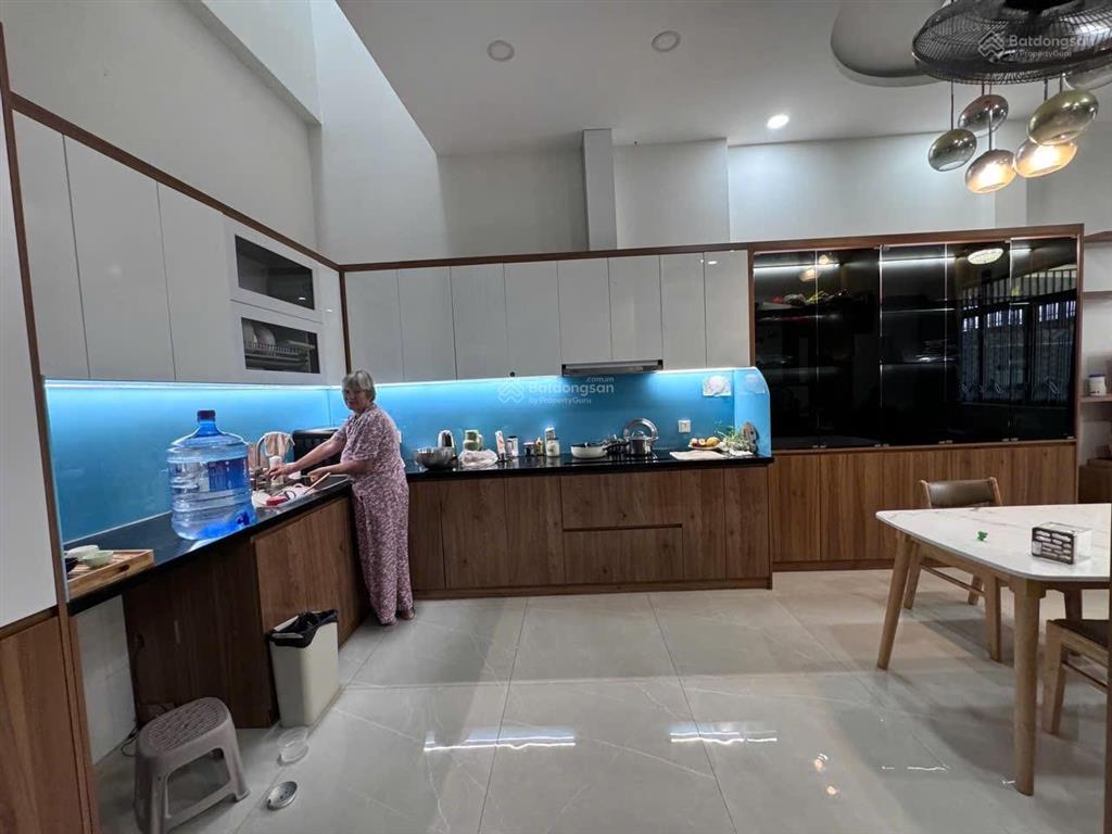 Bán nhà 3 tầng đẹp hẻm củ chi cách biển 500m vĩnh hải nha trang