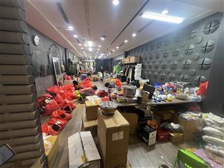 Siêu hiếm cho thuê nhà mặt phố hàng ngang  hoàn kiếm 80m2, mt 4,5m, giá 80tr/tháng.  0923 433 ***