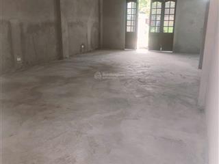 Cho thuê nhà c4 làm văn phòng hoặc cửa hàng kinh doanh 100m2 giá 6tr tại phố chính trung trâu quỳ