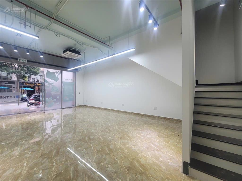 Cho thuê shophouse sarimi 3 tầng giá 90 triệu/tháng.  0906 661 *** em vương