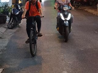 B.án nhà mặt ngõ thông,kinh doanh ,32,m.5 tầng.sổ đỏ. 6,1 tỷ