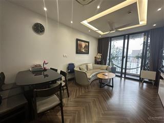 Gia đình định cư nước ngoài nên cho thuê căn 2 ngủ 86m, tầng đẹp, hướng mát, đủ đồ giá chỉ 17 triệu