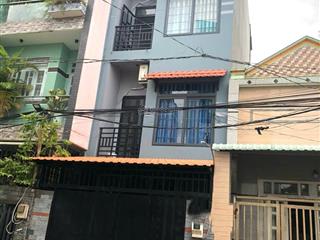 Nhà mới ở ngay  sát quốc lộ 13  53m2  3 tầng + st  đường 5m ô tô đỗ cửa  5.5 tỷ