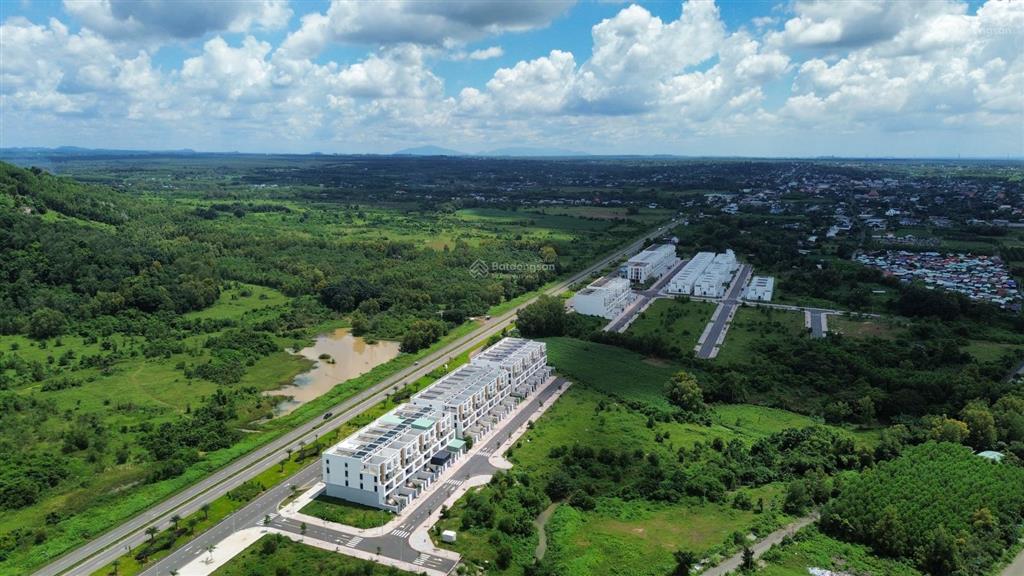 Siêu phẩm đường d6 ,tdc sonadezi ( cđ  br vt) . 90 m2 đối diện công viên .