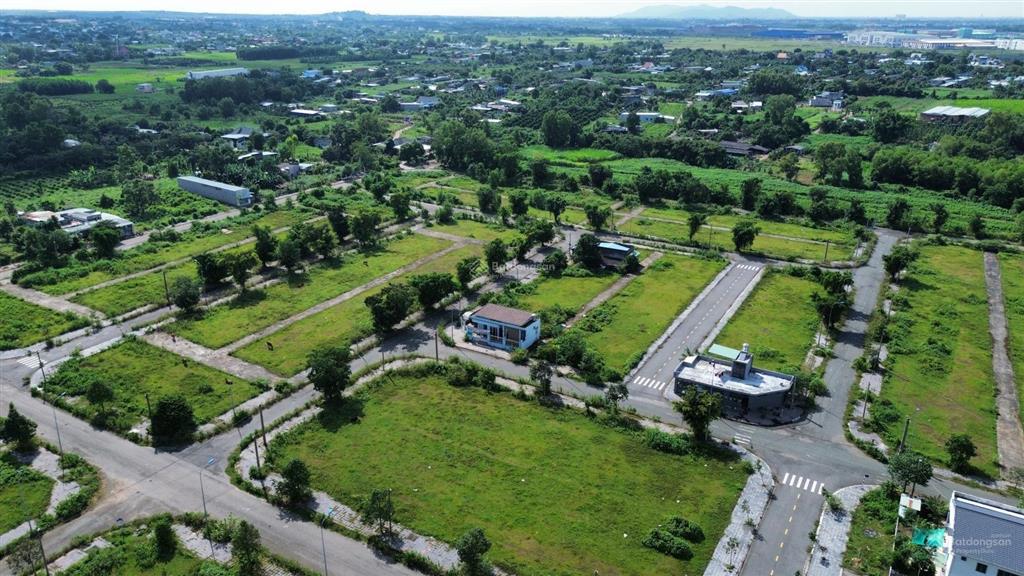 Siêu phẩm đường d6 ,tdc sonadezi ( cđ  br vt) . 90 m2 đối diện công viên .