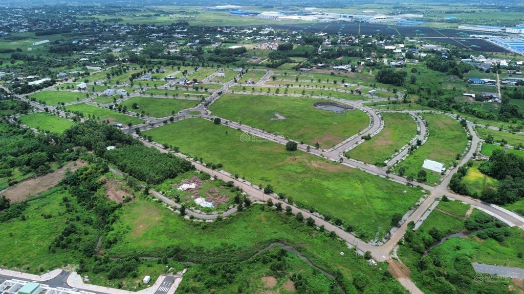 100 m2 tdc sonadezi ( cđ  br  vt) đường d6 giá 1 tỷ 6 .