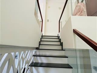 Nhà 2 tầng mặt tiền lê chân phường tân tiến dt 140m2 ngang 7m đường 13m