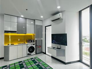 Căn hộ dv tông trắng hiện đại sang trọng ngay sát lotte mart quận 7, có ban công full nội thất