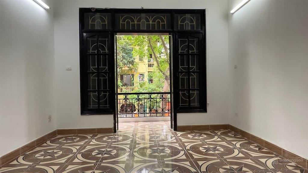 Cho thuê nhà phân lô kđt định công  dt 73m², 4 tầng, mặt tiền 4.5m, ô tô đỗ cổng