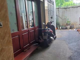 Bán nhà đẹp quan nhân  dt rộng  gần hồ thoáng mát  20m ô tô  ngõ rộng  giá hợp lý