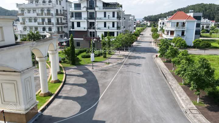 Cần bán gấp liền kề 76.5m2, lô view vườn hoa, lô góc đô thị sinh thái thành công tây sơn  kinh môn